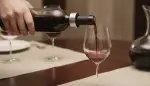 Eleganter Wein Tropfschutz: Stilvoll genießen