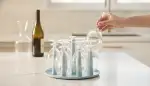 Perfekte Weinglaspflege: Streifenfrei zum Glanz
